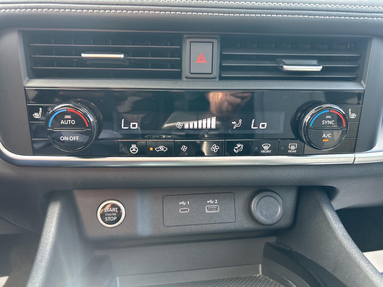 2023 Nissan Rogue SV MOONROOF Photo