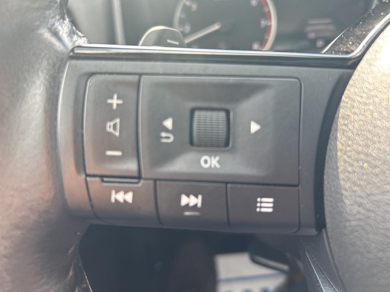 2023 Nissan Rogue SV MOONROOF Photo