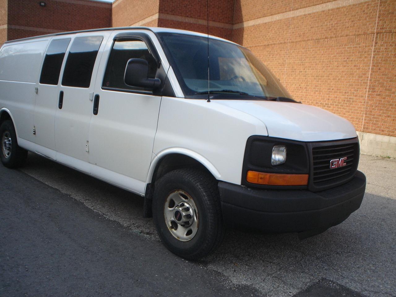 2014 GMC Savana Cargo Van RWD 2500 155" Photo
