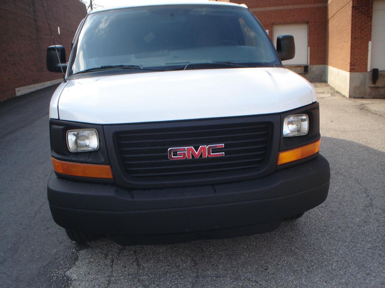 2014 GMC Savana Cargo Van RWD 2500 155" Photo