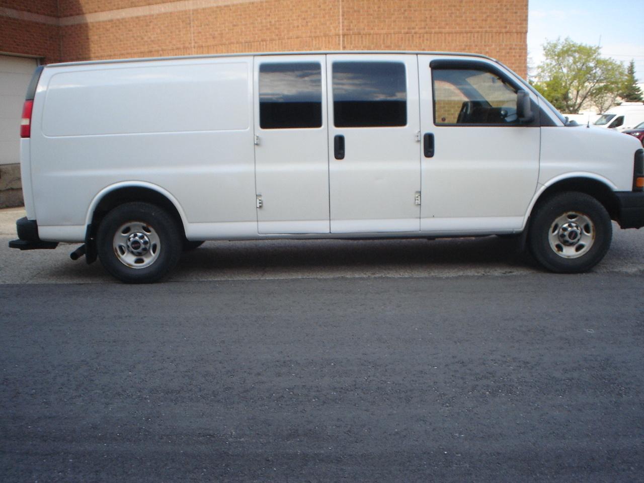 2014 GMC Savana Cargo Van RWD 2500 155" Photo