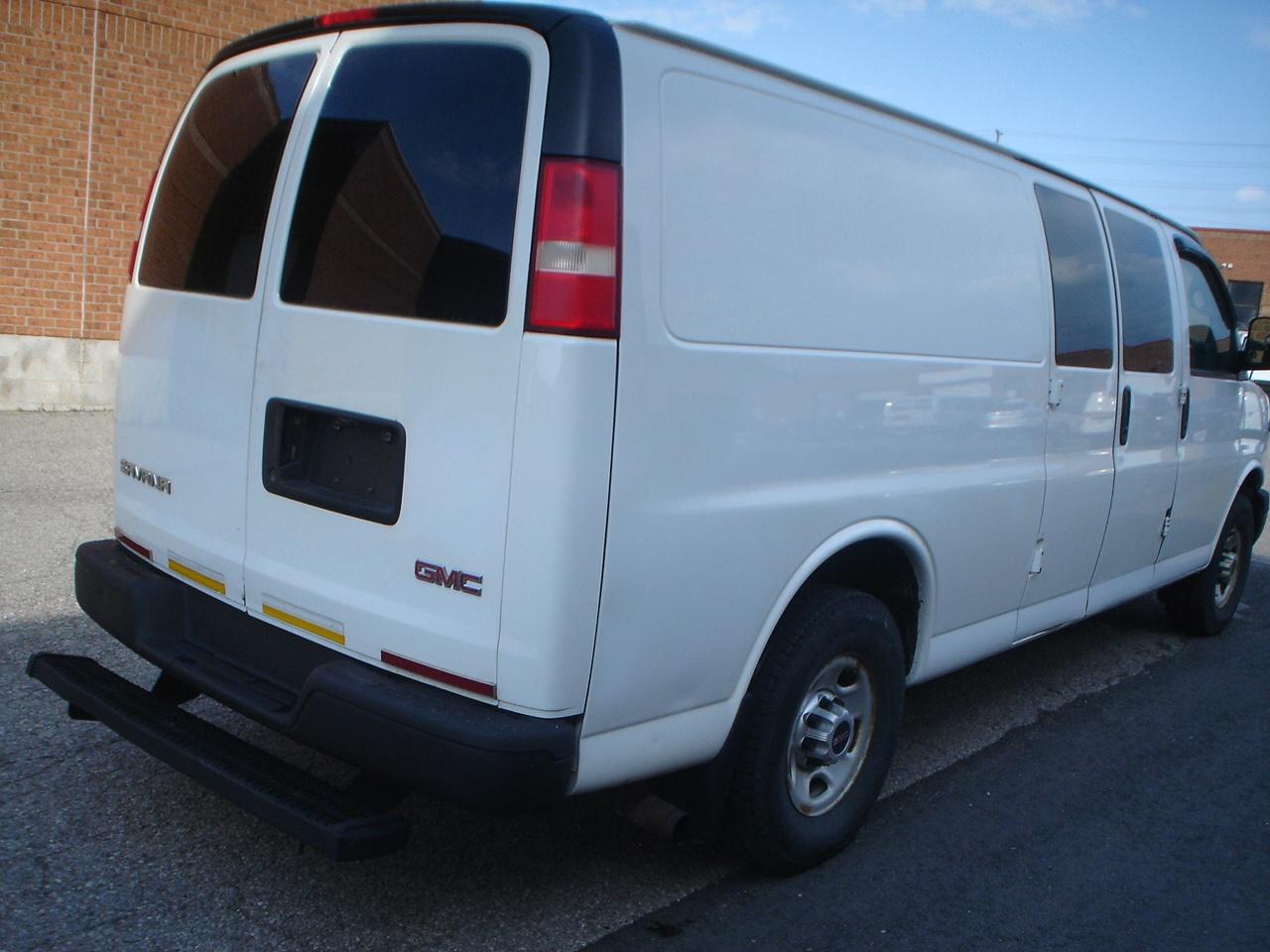 2014 GMC Savana Cargo Van RWD 2500 155" Photo