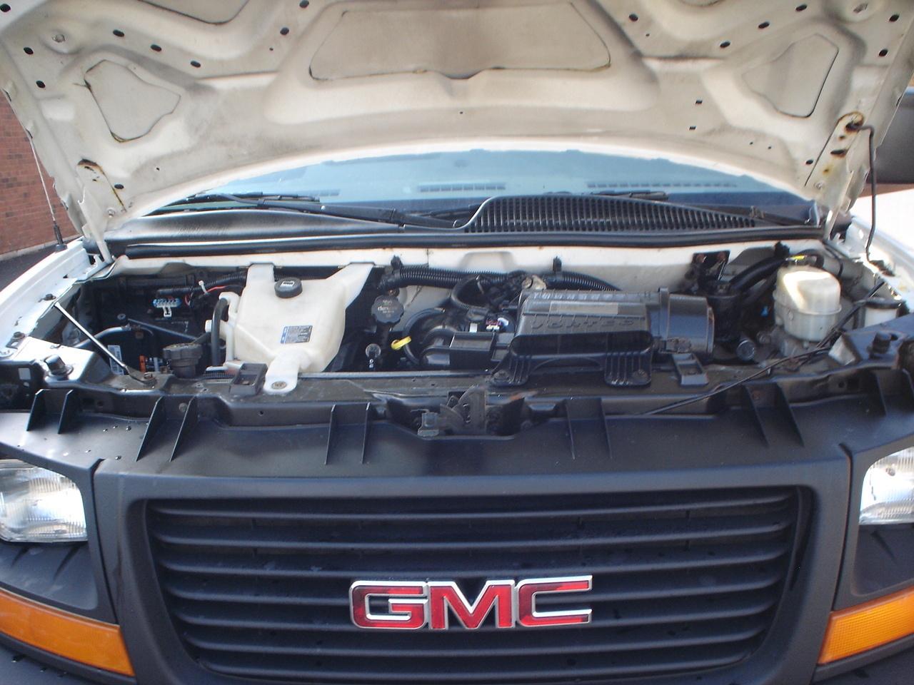 2014 GMC Savana Cargo Van RWD 2500 155" Photo