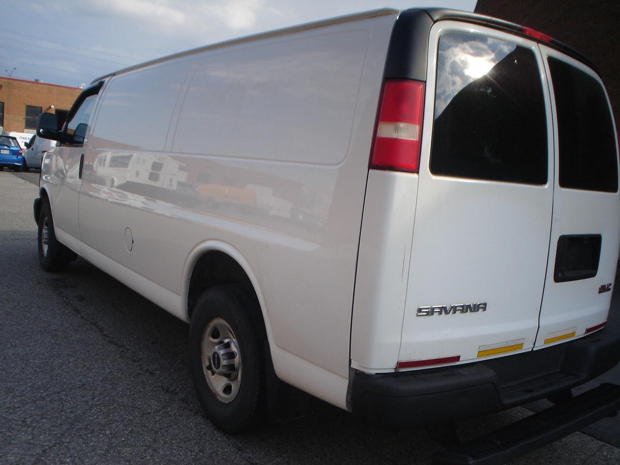 2014 GMC Savana Cargo Van RWD 2500 155" Photo