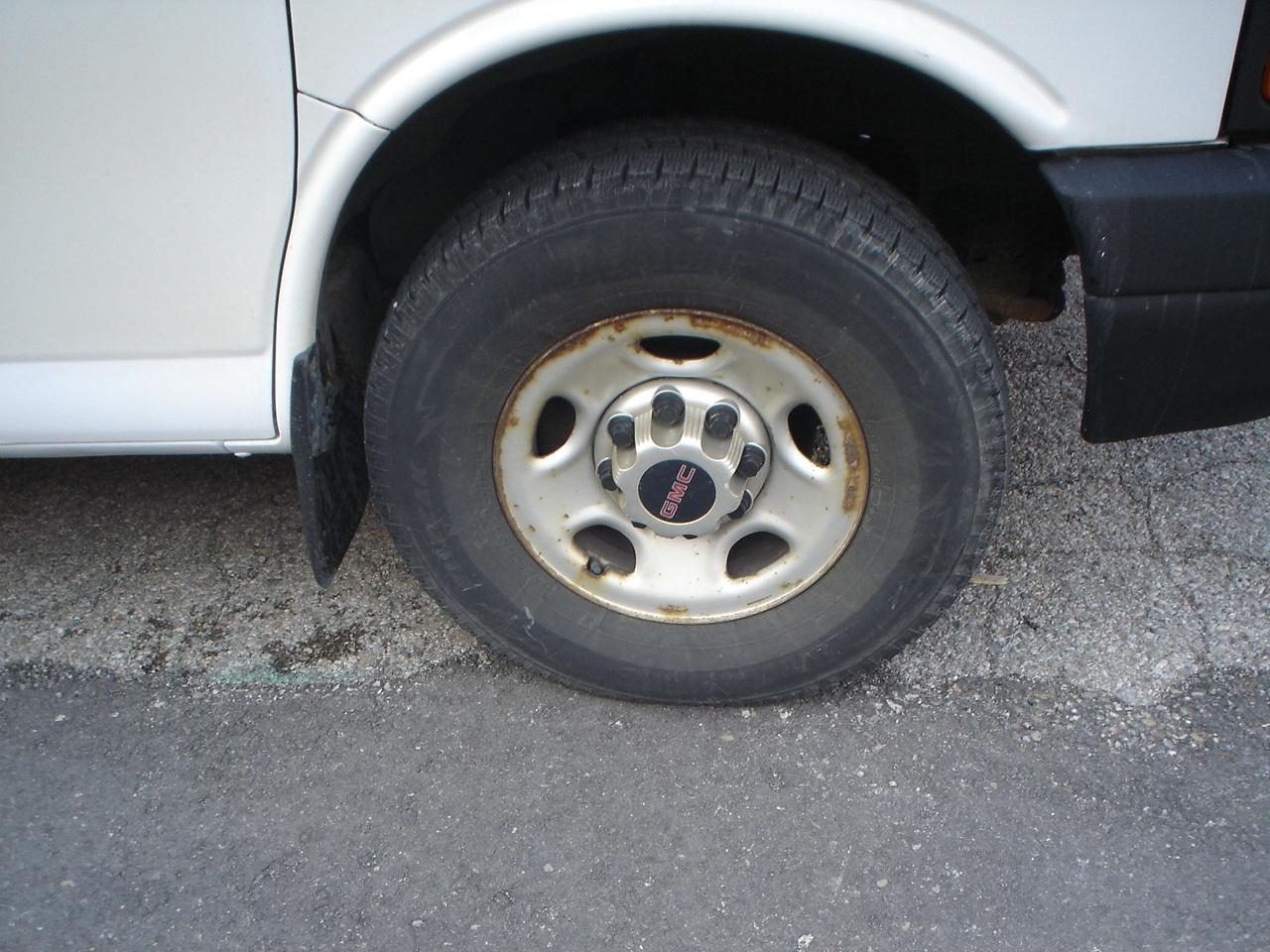 2014 GMC Savana Cargo Van RWD 2500 155" Photo