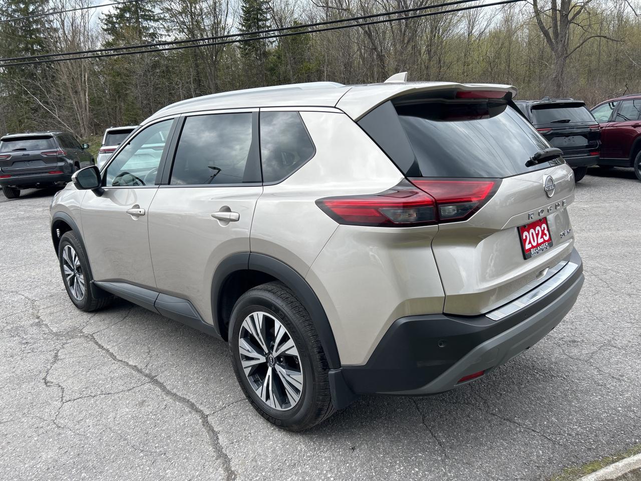 2023 Nissan Rogue SV MOONROOF Photo