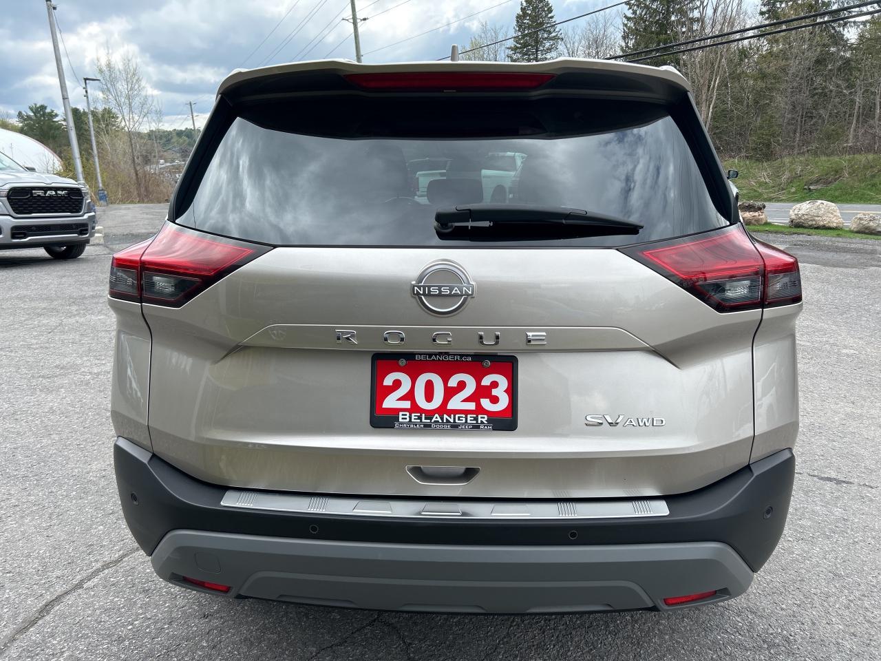 2023 Nissan Rogue SV MOONROOF Photo