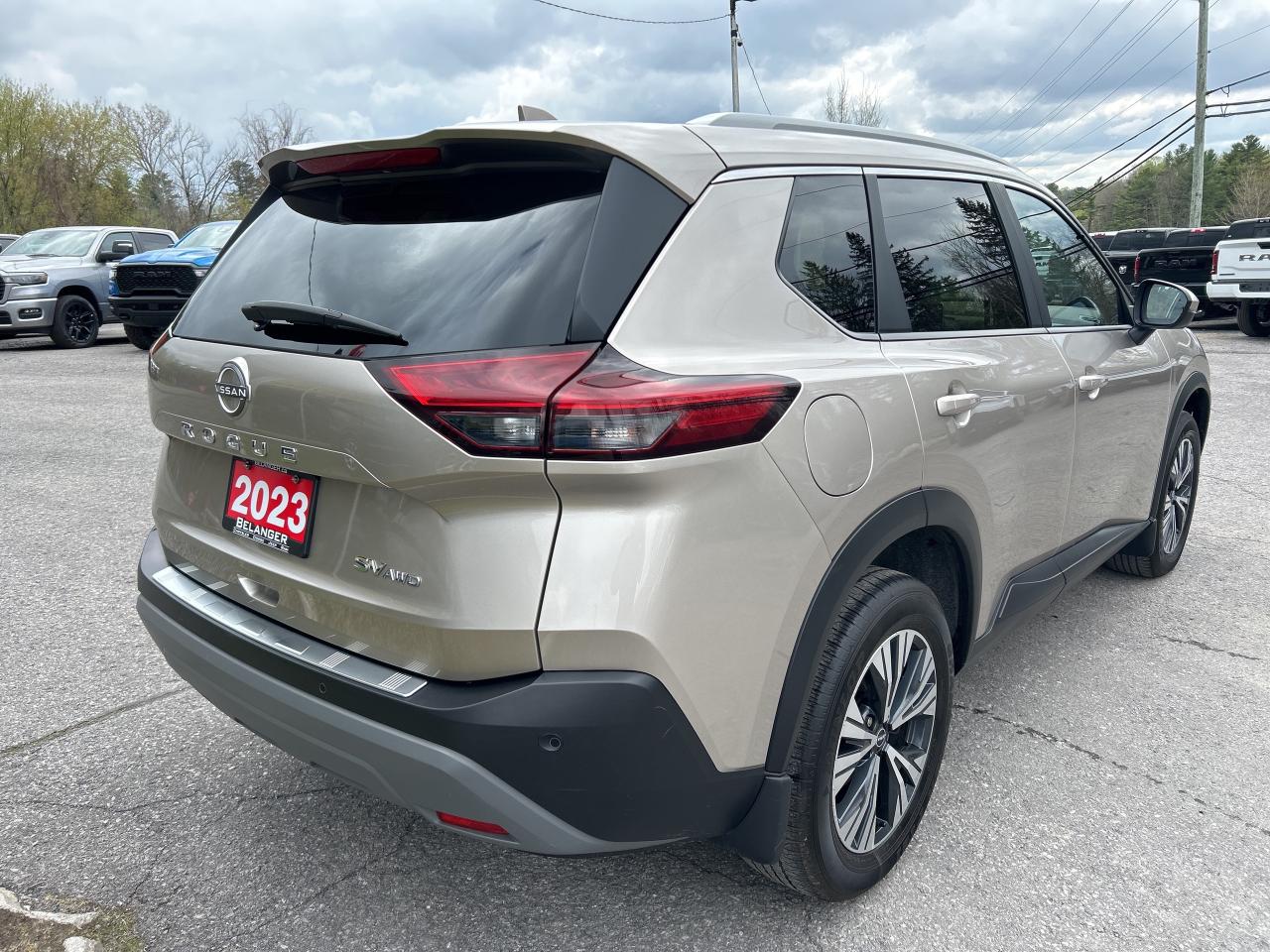 2023 Nissan Rogue SV MOONROOF Photo