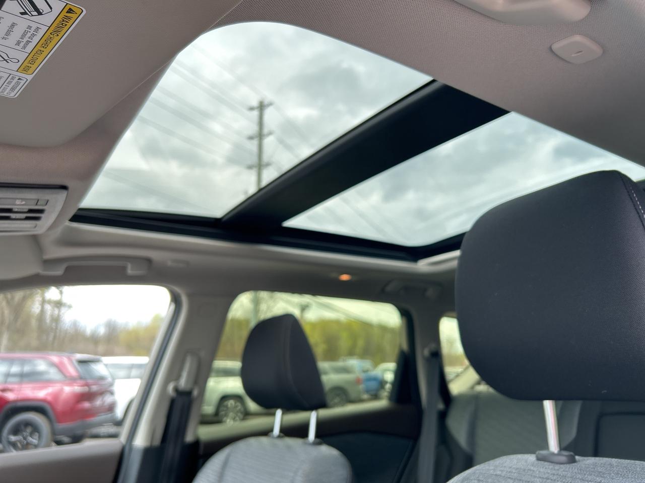 2023 Nissan Rogue SV MOONROOF Photo
