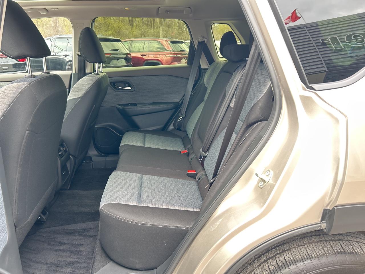 2023 Nissan Rogue SV MOONROOF Photo