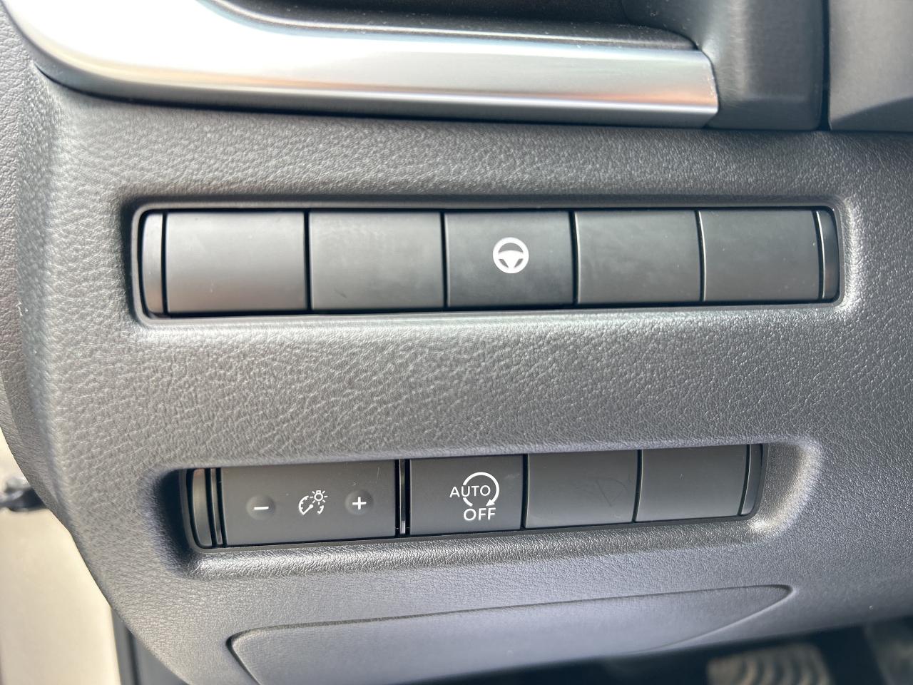 2023 Nissan Rogue SV MOONROOF Photo