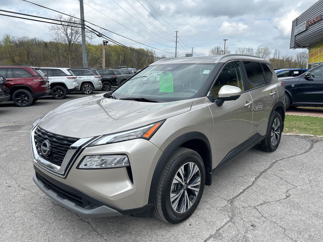 2023 Nissan Rogue SV MOONROOF Photo2