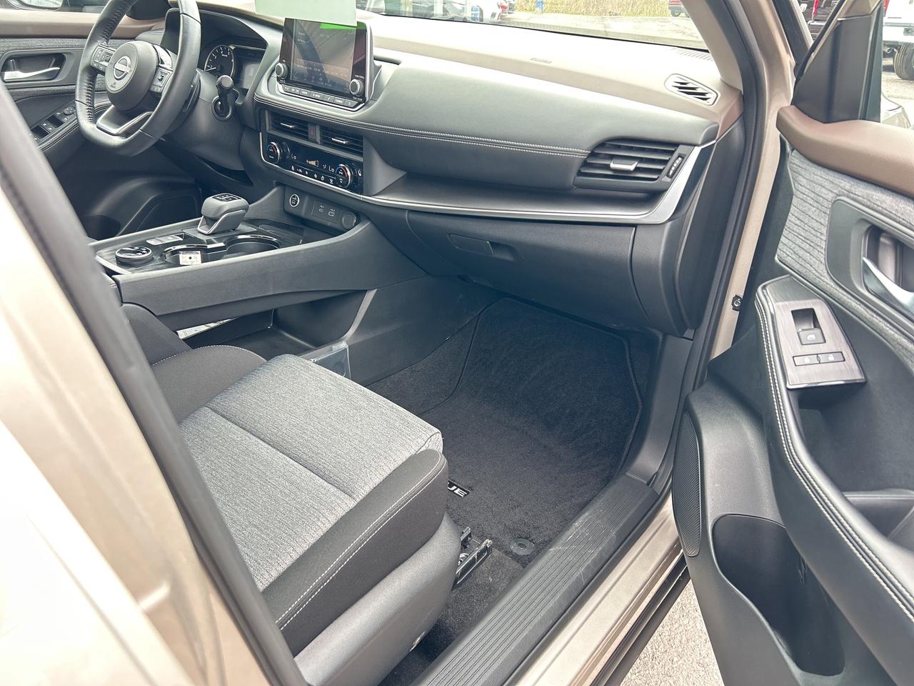 2023 Nissan Rogue SV MOONROOF Photo
