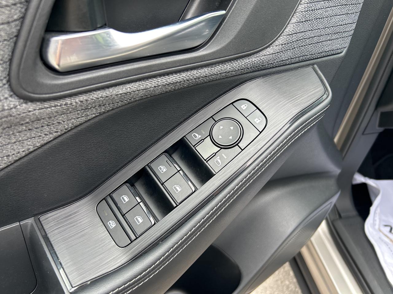 2023 Nissan Rogue SV MOONROOF Photo