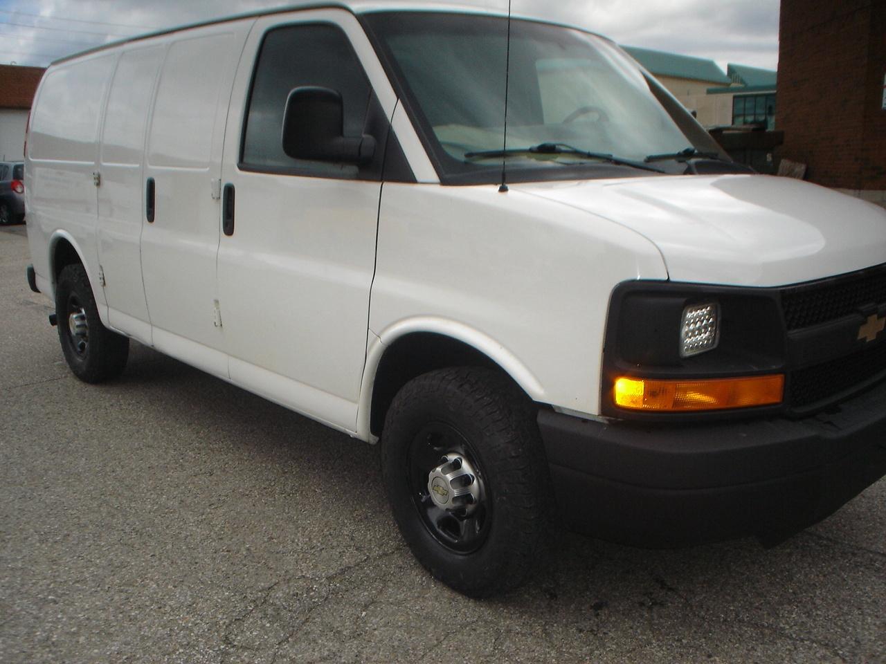2013 Chevrolet Express 2500  Photo2