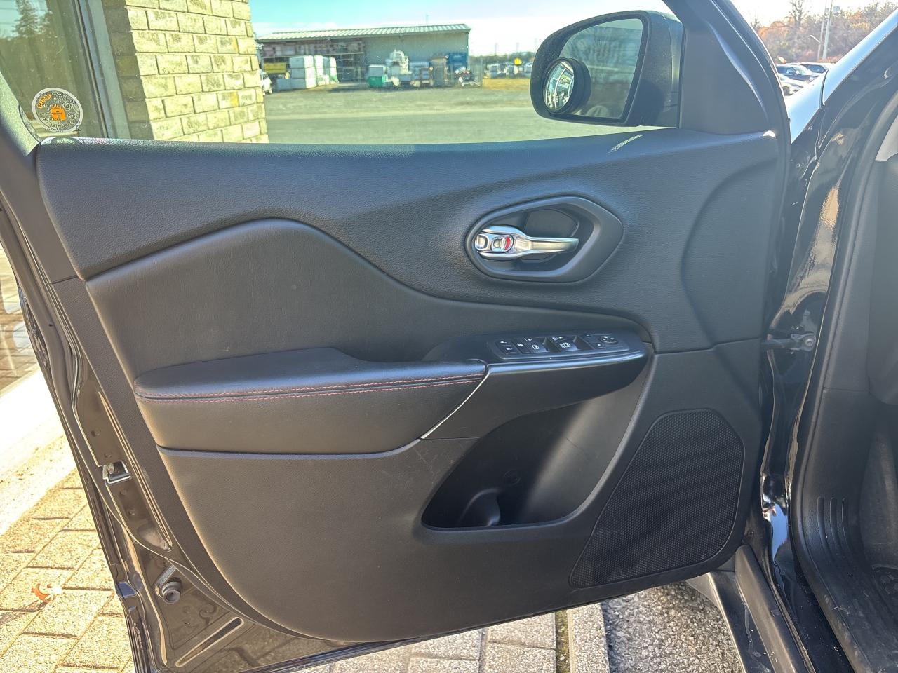 2020 Jeep Cherokee Trailhawk Photo