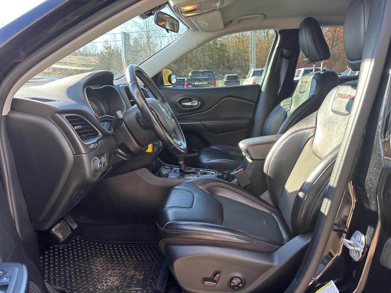 2020 Jeep Cherokee Trailhawk Photo