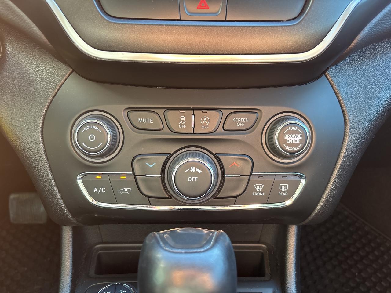 2020 Jeep Cherokee Trailhawk Photo