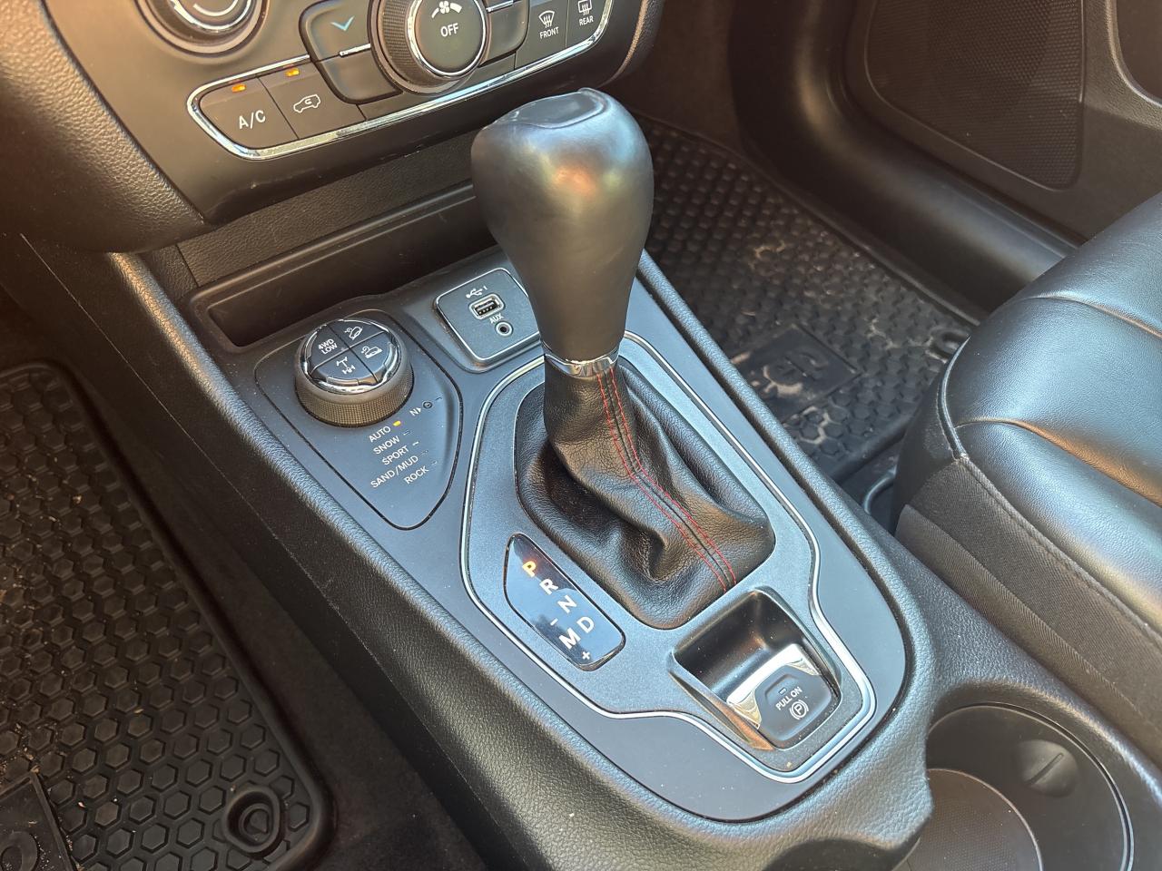 2020 Jeep Cherokee Trailhawk Photo