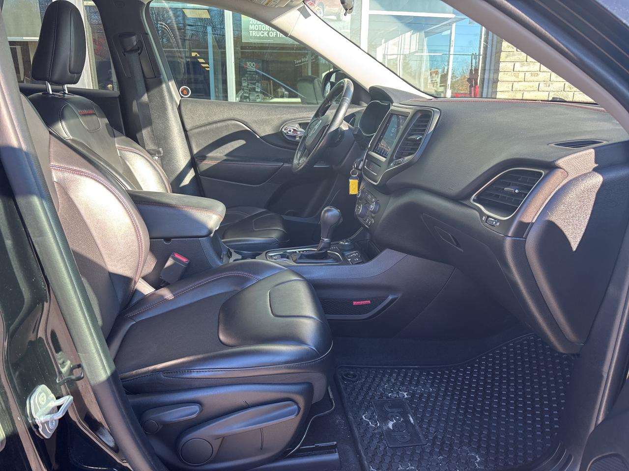 2020 Jeep Cherokee Trailhawk Photo