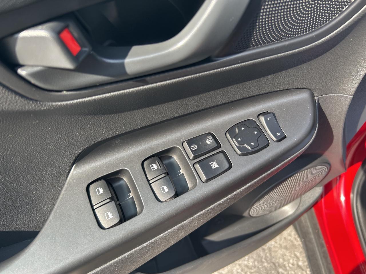 2022 Hyundai KONA Essential AWD Photo