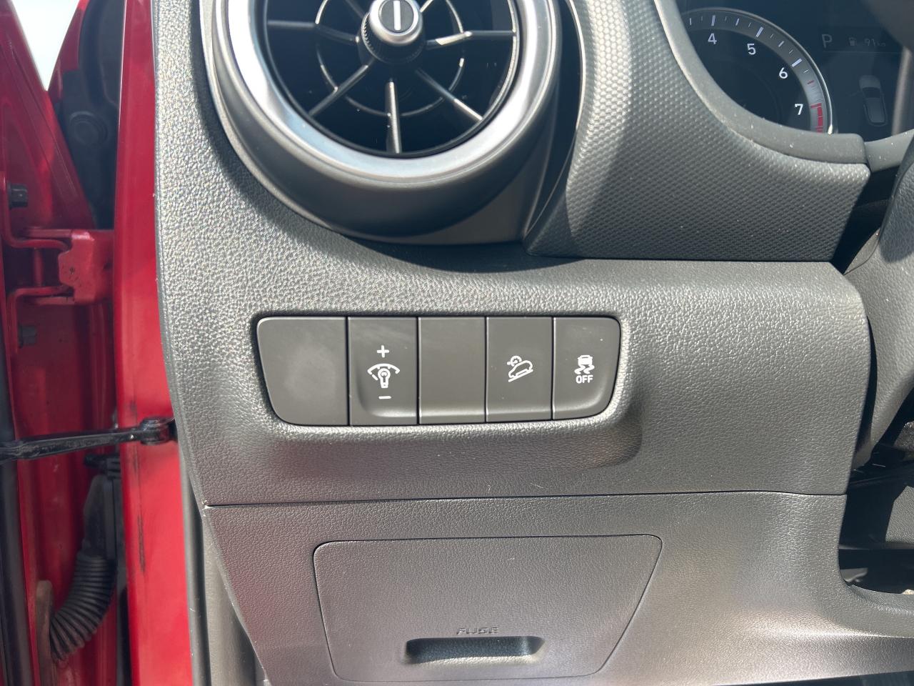 2022 Hyundai KONA Essential AWD Photo