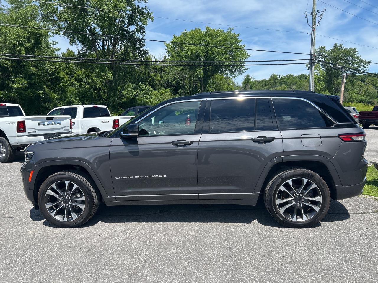 2024 Jeep Grand Cherokee Overland Photo3