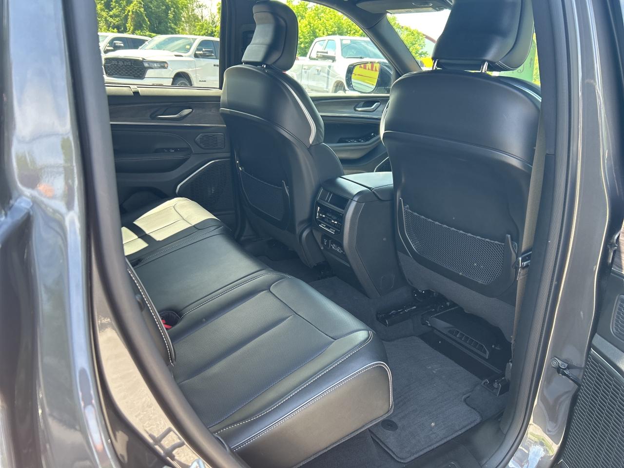 2024 Jeep Grand Cherokee Overland Photo