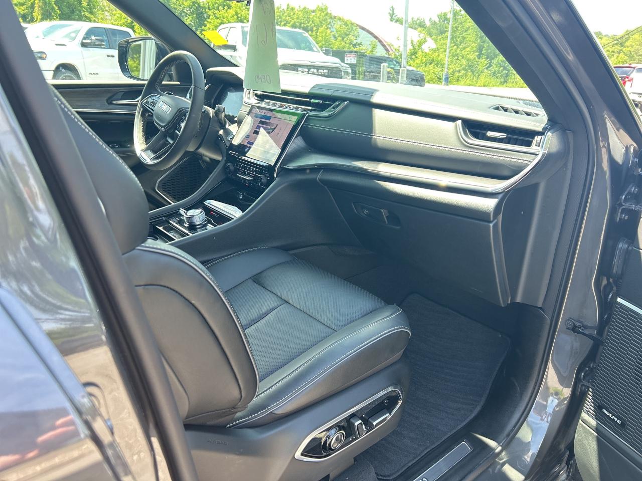 2024 Jeep Grand Cherokee Overland Photo