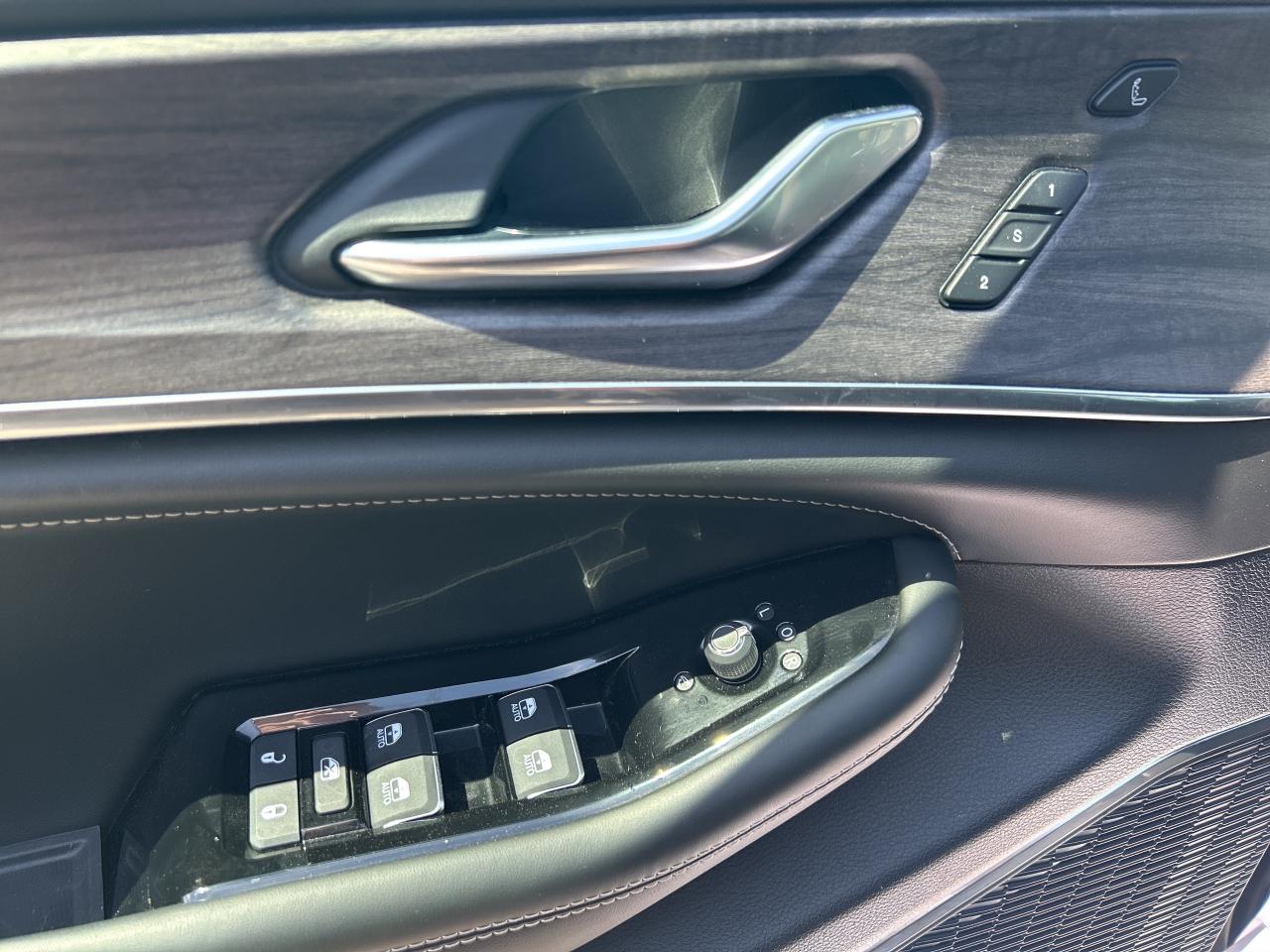 2024 Jeep Grand Cherokee Overland Photo