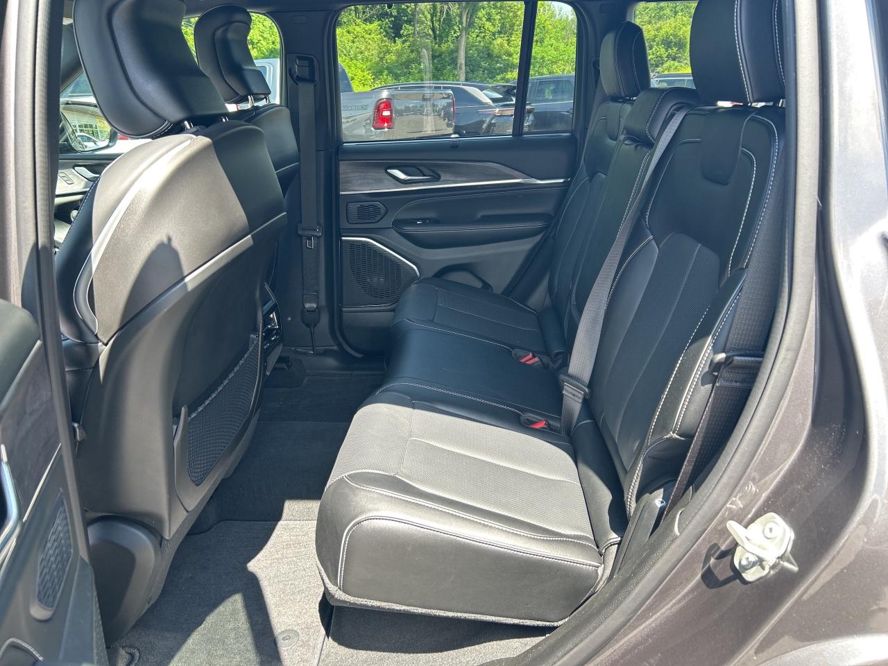 2024 Jeep Grand Cherokee Overland Photo