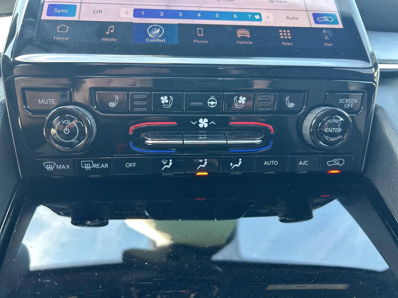 2024 Jeep Grand Cherokee Overland Photo