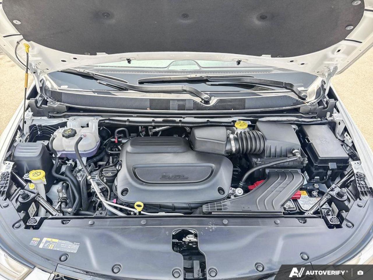 2024 Chrysler Pacifica Touring L   Leatherette Seats   Carplay Photo