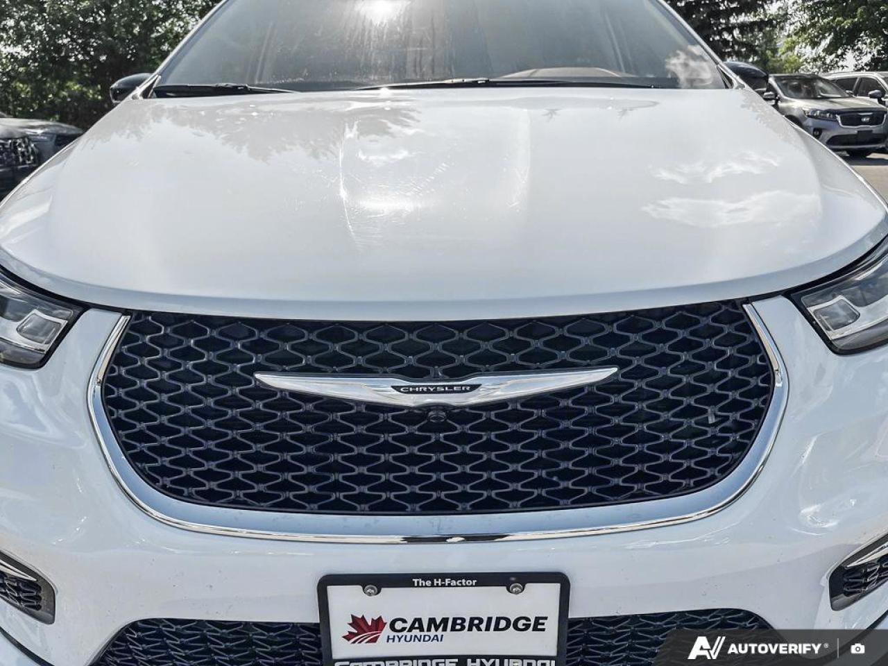 2024 Chrysler Pacifica Touring L   Leatherette Seats   Carplay Photo