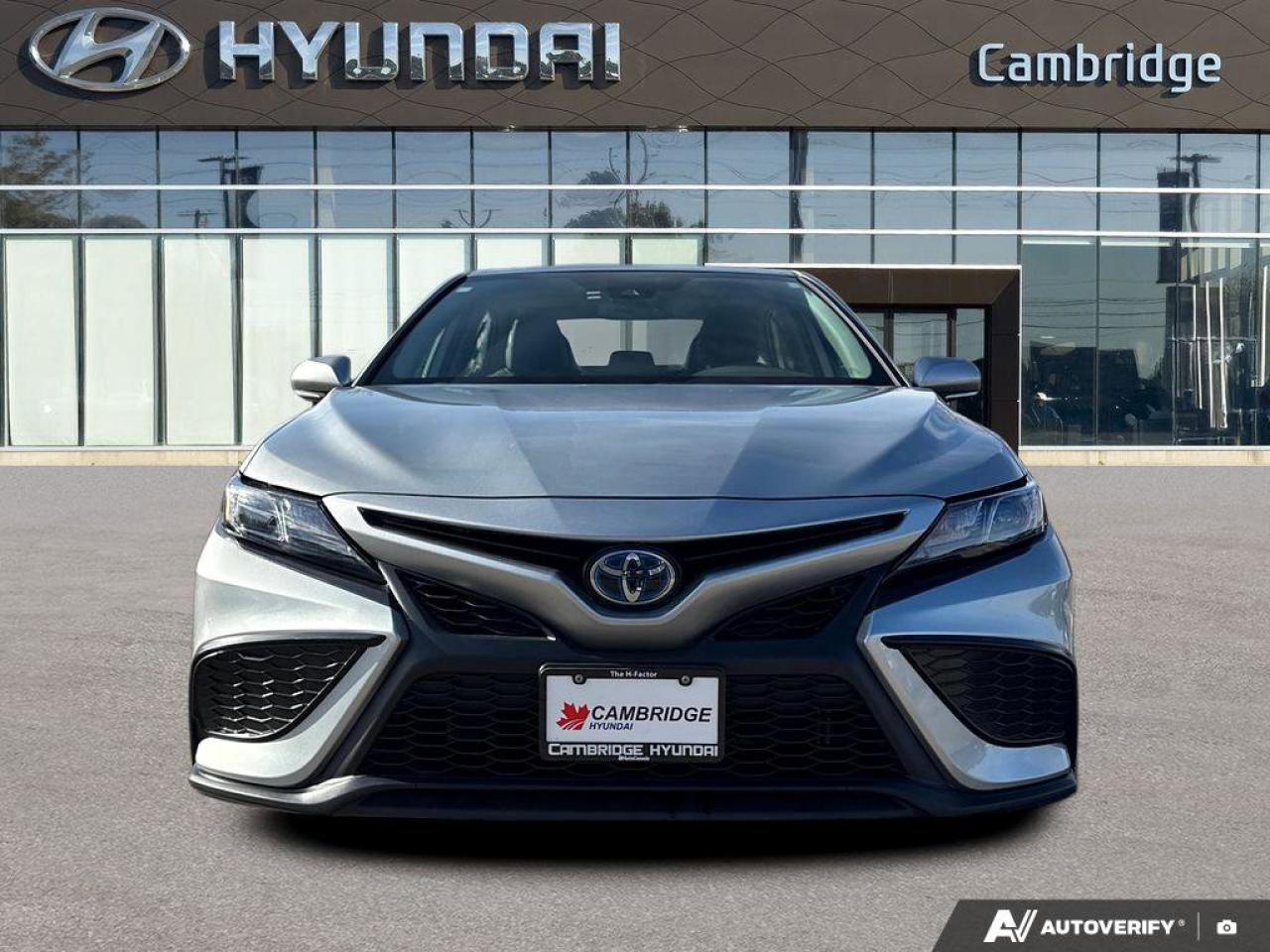2024 Toyota Camry HYBRID SE Photo