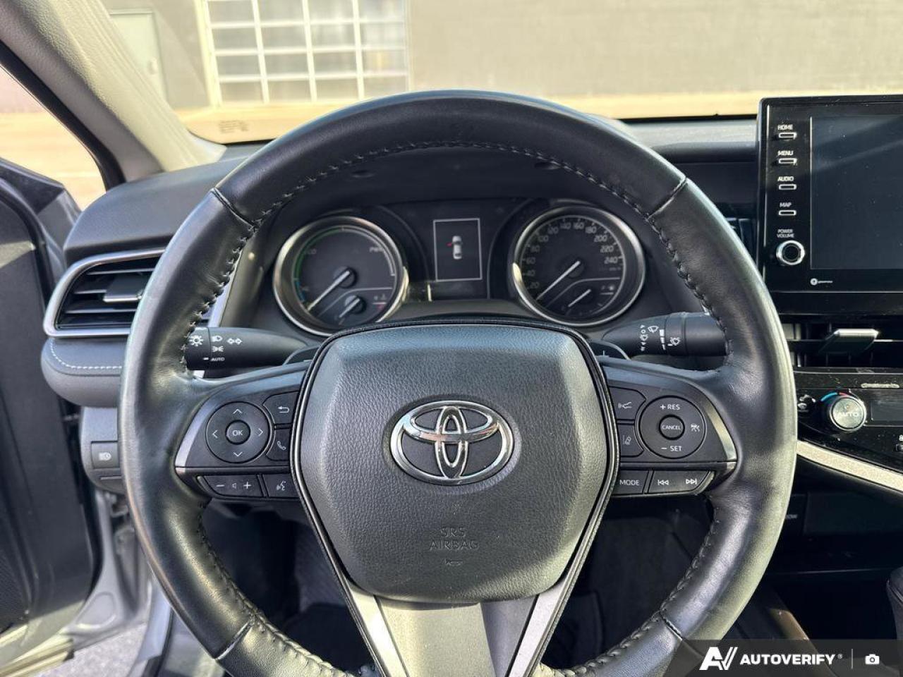 2024 Toyota Camry HYBRID SE Photo