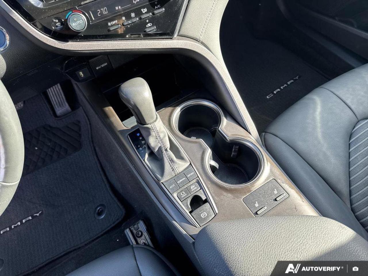 2024 Toyota Camry HYBRID SE Photo