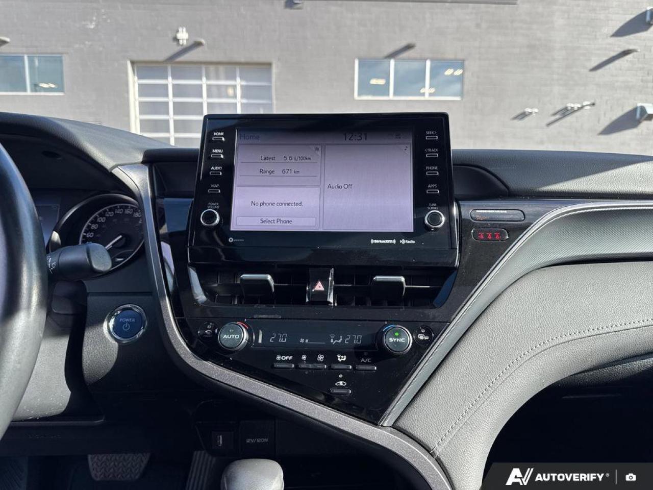 2024 Toyota Camry HYBRID SE Photo