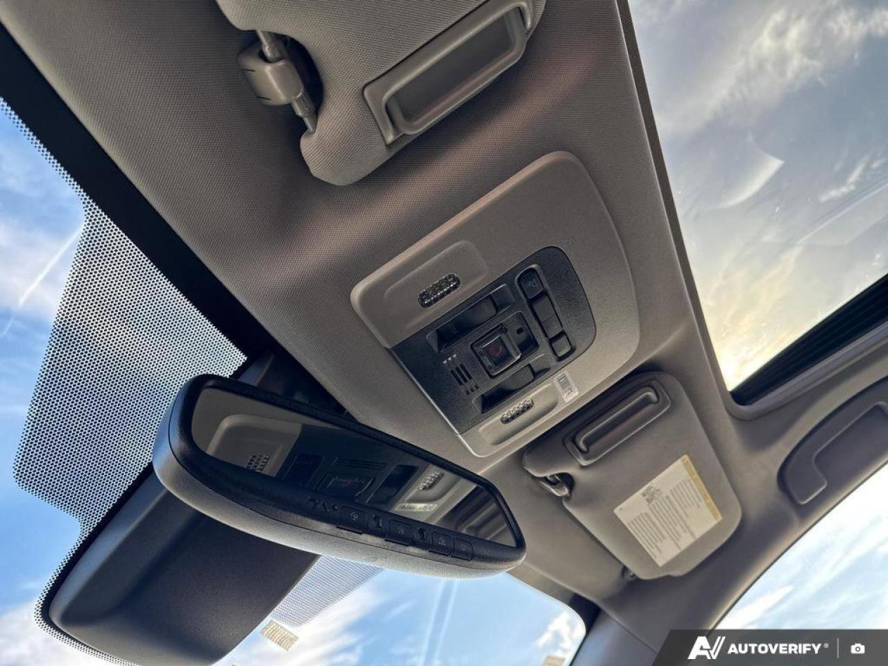 2024 Toyota Camry HYBRID SE Photo