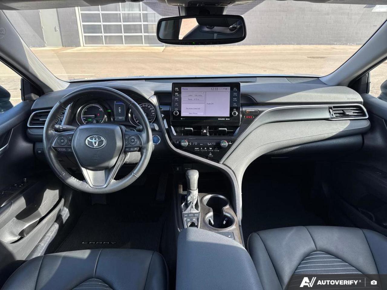 2024 Toyota Camry HYBRID SE Photo