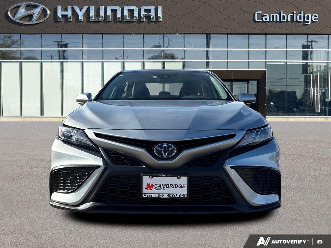 2024 Toyota Camry HYBRID SE Photo