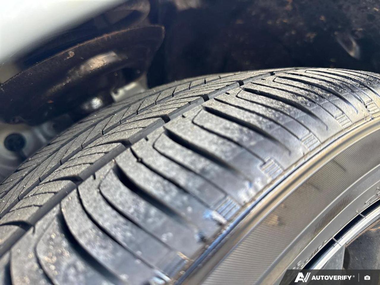 2024 Toyota Camry HYBRID SE Photo