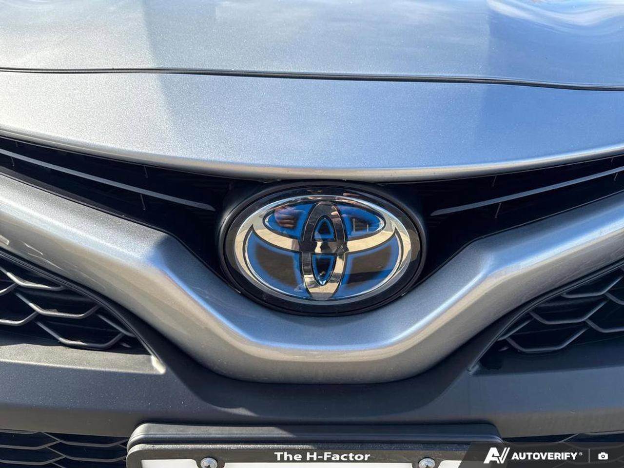 2024 Toyota Camry HYBRID SE Photo