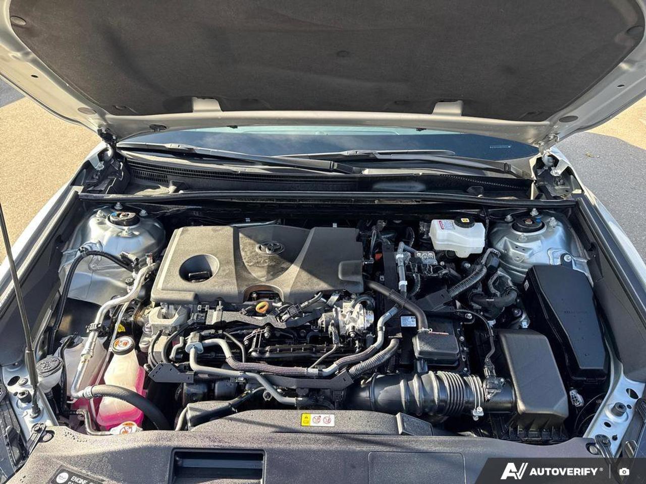 2024 Toyota Camry HYBRID SE Photo