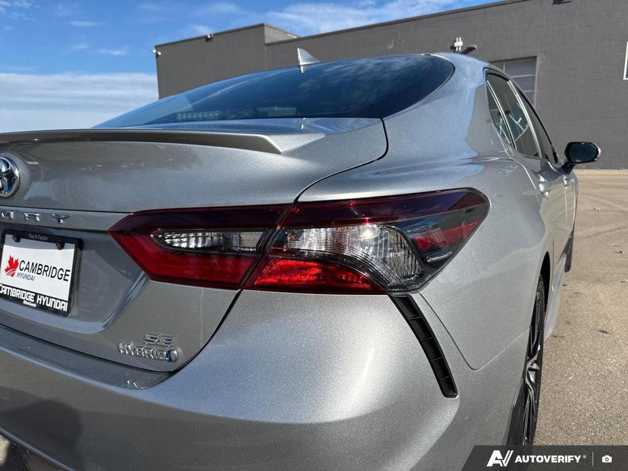 2024 Toyota Camry HYBRID SE Photo