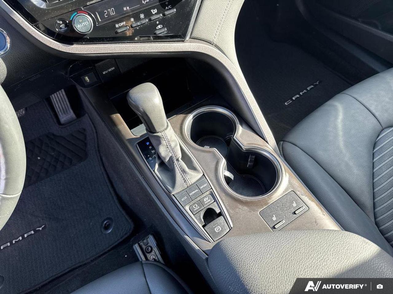 2024 Toyota Camry HYBRID SE Photo