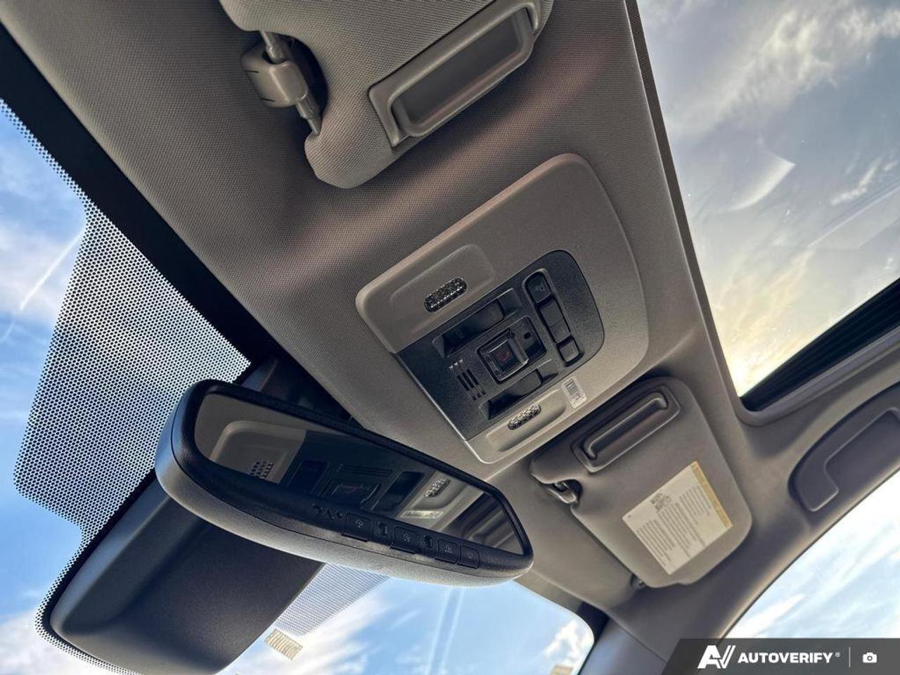 2024 Toyota Camry HYBRID SE Photo