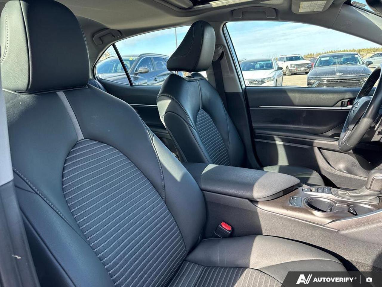 2024 Toyota Camry HYBRID SE Photo