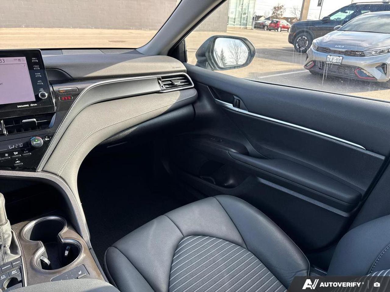 2024 Toyota Camry HYBRID SE Photo