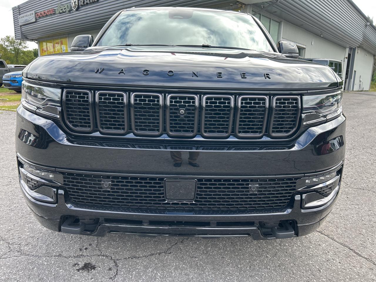 2024 Jeep Wagoneer L Series II Carbide Photo3